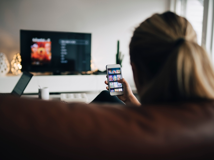 Las Mejores Aplicaciones para Ver TV en el Móvil